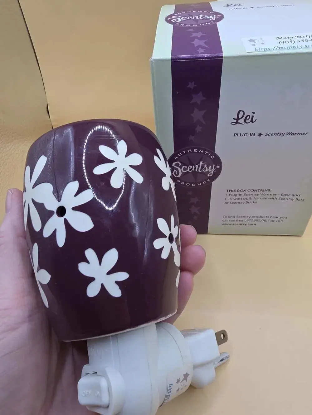 Scentsy Lei Plug-in Wax Warmer Plum Purple Flowers
